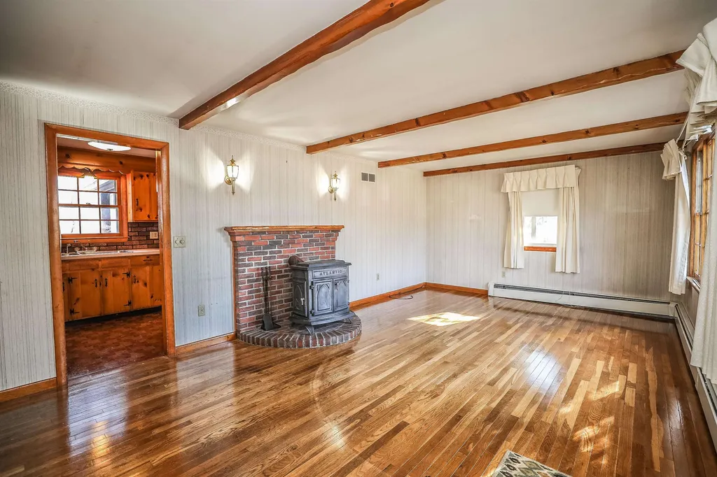 7 Leonard Avenue Hooksett NH 03106