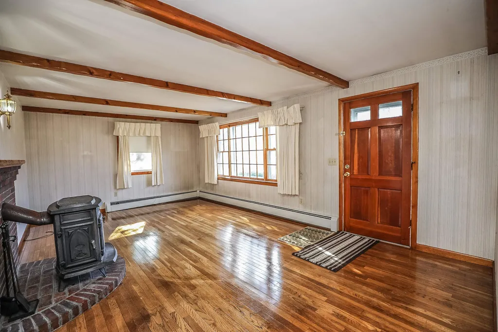 7 Leonard Avenue Hooksett NH 03106