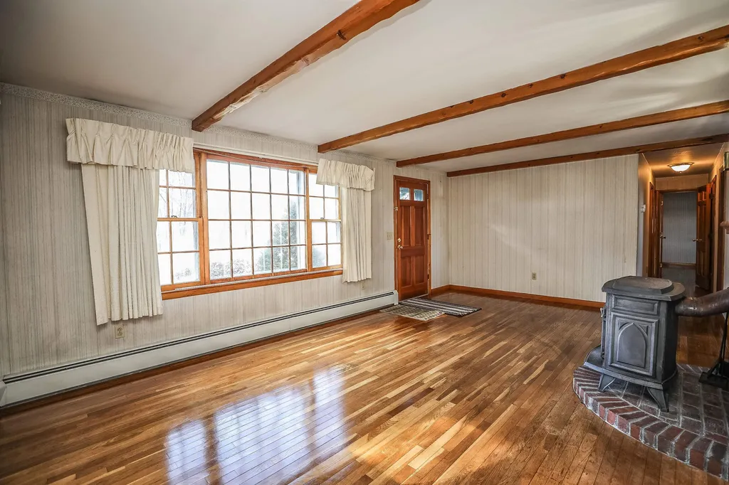 7 Leonard Avenue Hooksett NH 03106