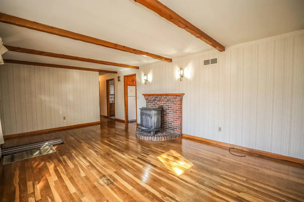 7 Leonard Avenue Hooksett NH 03106