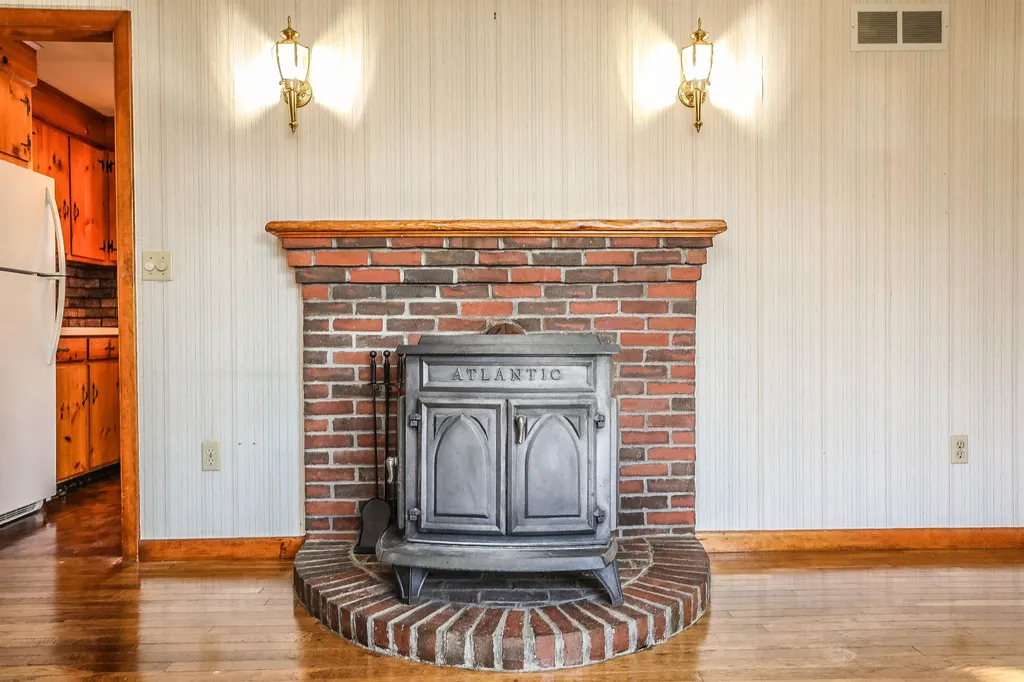 7 Leonard Avenue Hooksett NH 03106