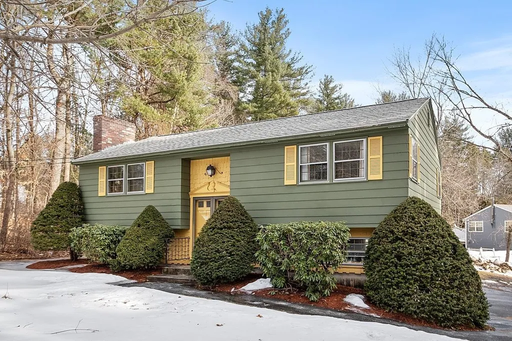 21 Rock Pond Road Windham NH 03087