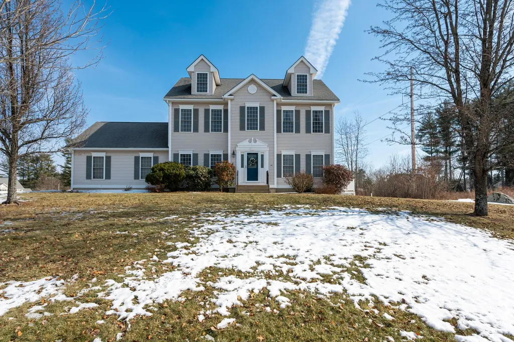 42 Winding Road Bedford NH 03110
