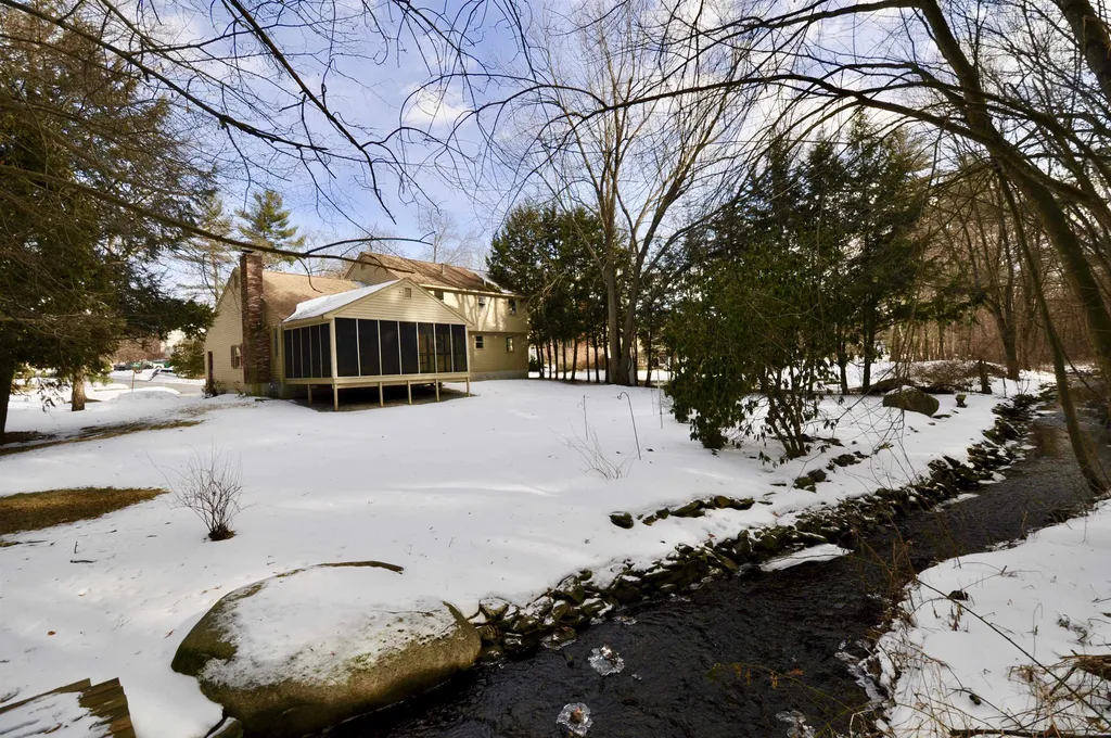 14 Lutheran Drive Nashua NH 03063