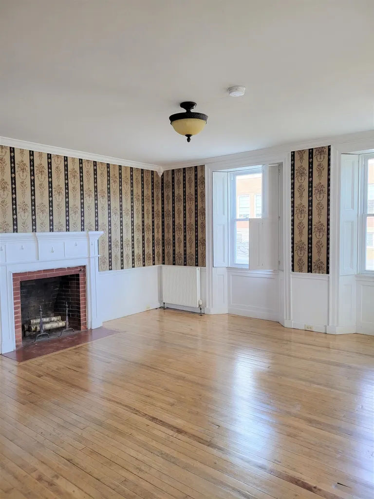 189 Broad Street Claremont NH 03743