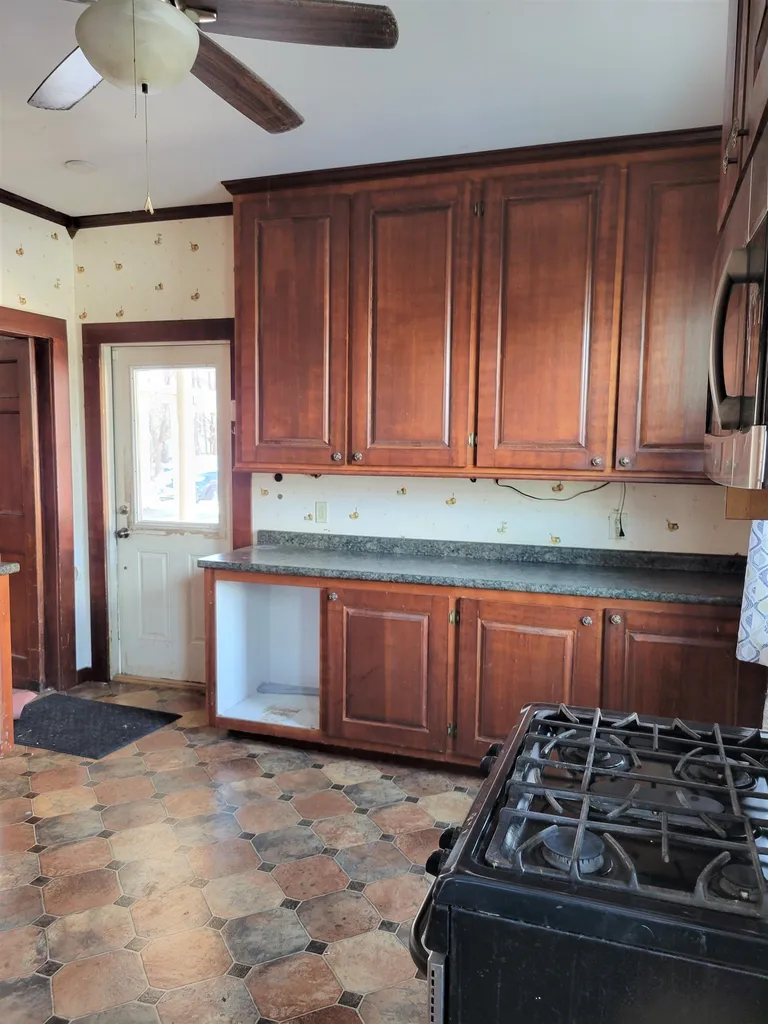 189 Broad Street Claremont NH 03743