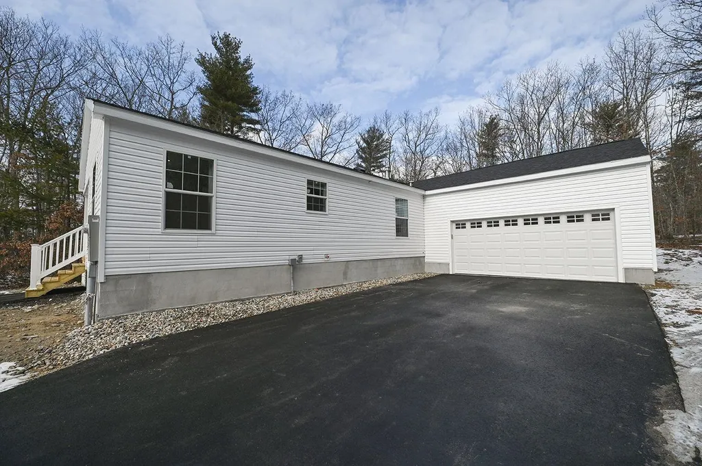 21 Sharon Way Fremont NH 03044