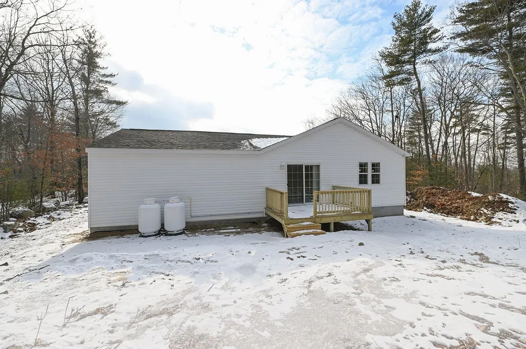 21 Sharon Way Fremont NH 03044