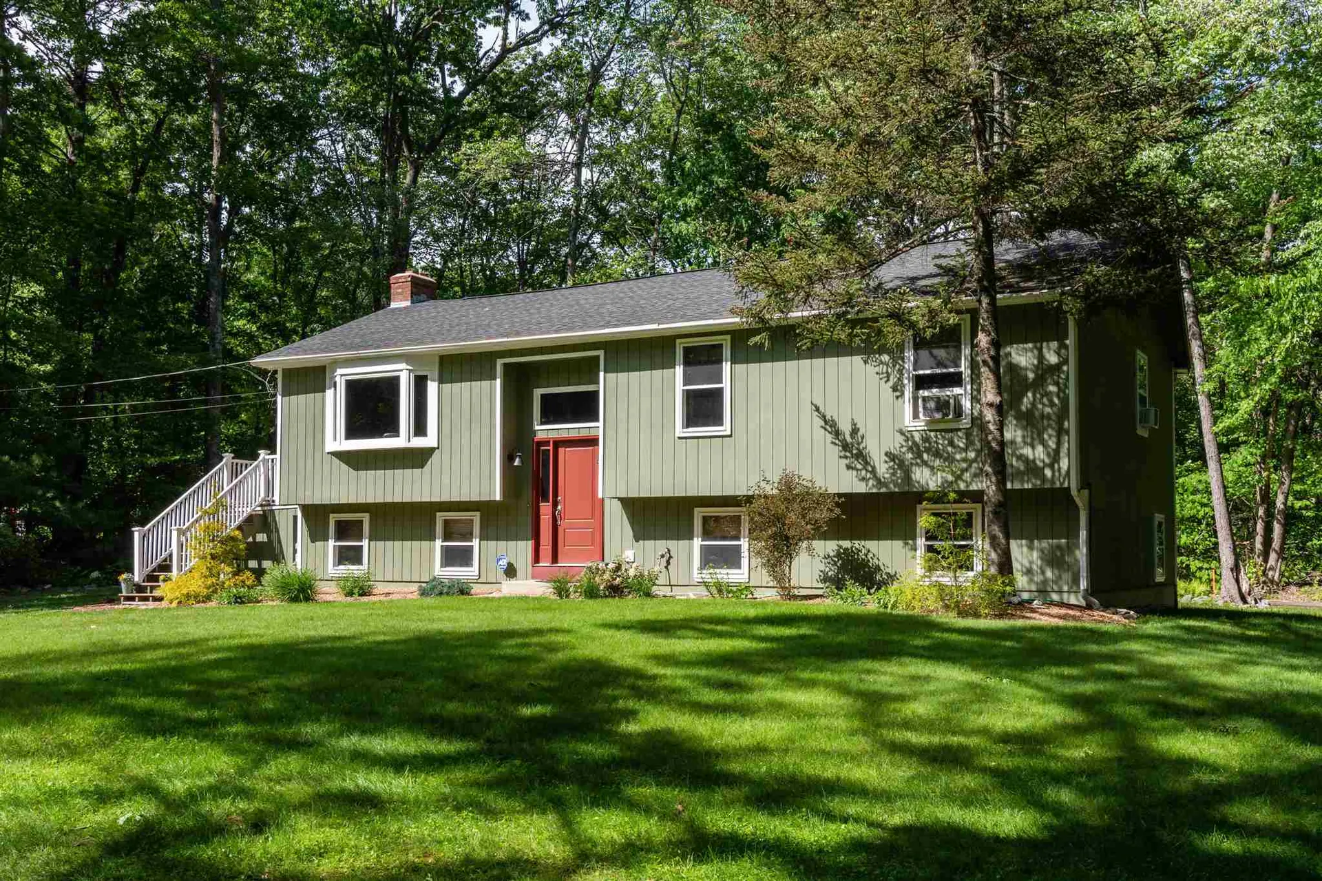 3 Emerald Drive Derry NH 03038-5285
