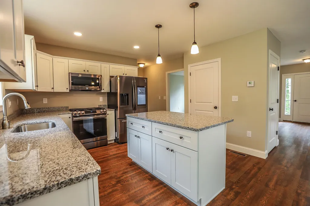 33 Kelmar Drive Rochester NH 03867