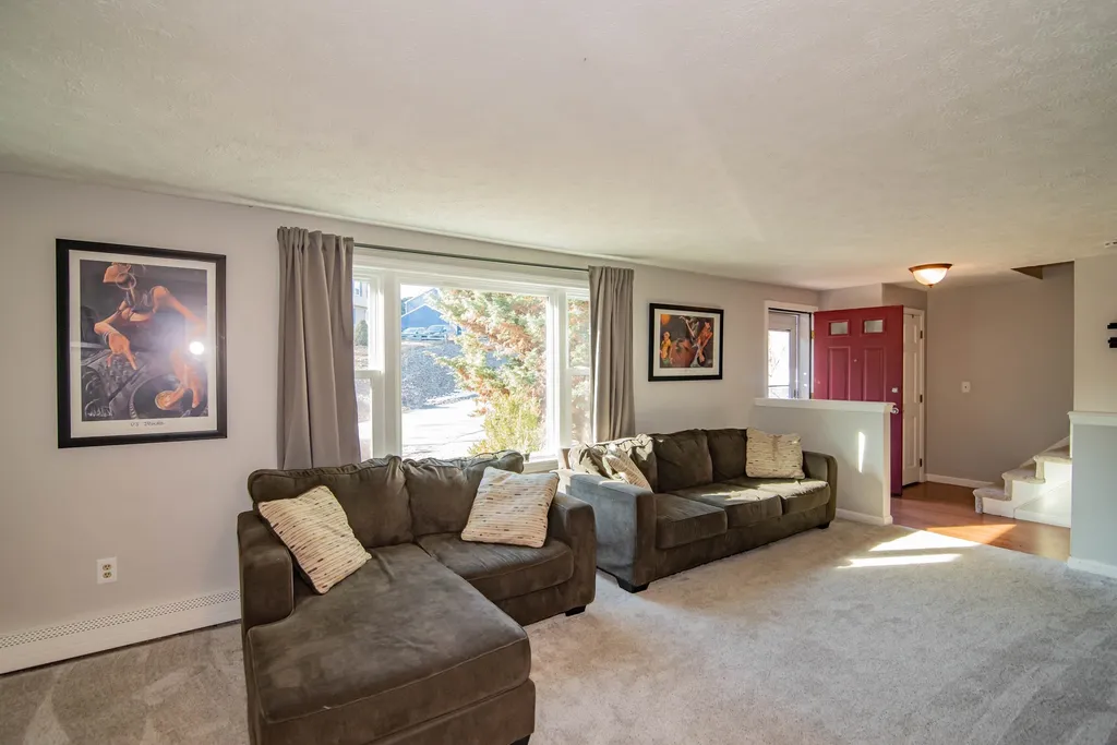 19 Amherst Drive Derry NH 03038
