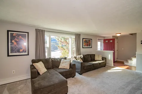 19 Amherst Drive Derry NH 03038