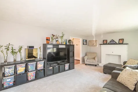 19 Amherst Drive Derry NH 03038