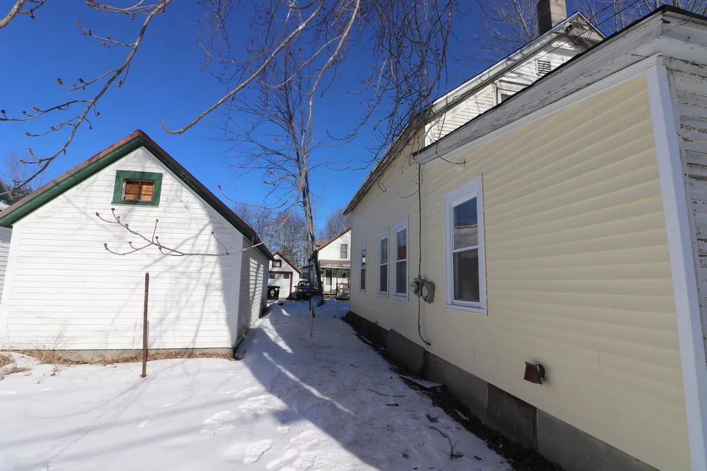 29 Back Street Campton NH 03223