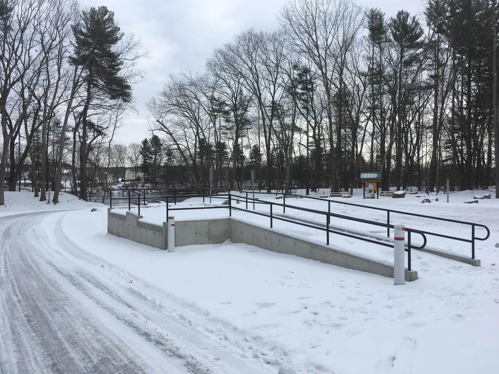 14 Mobile Drive Hudson NH 03051