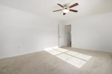 14 Hagop Road Salem NH 03079