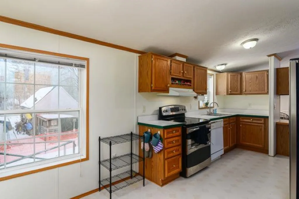 20 Bartlett Street Epping NH 03042