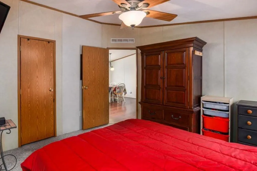 20 Bartlett Street Epping NH 03042