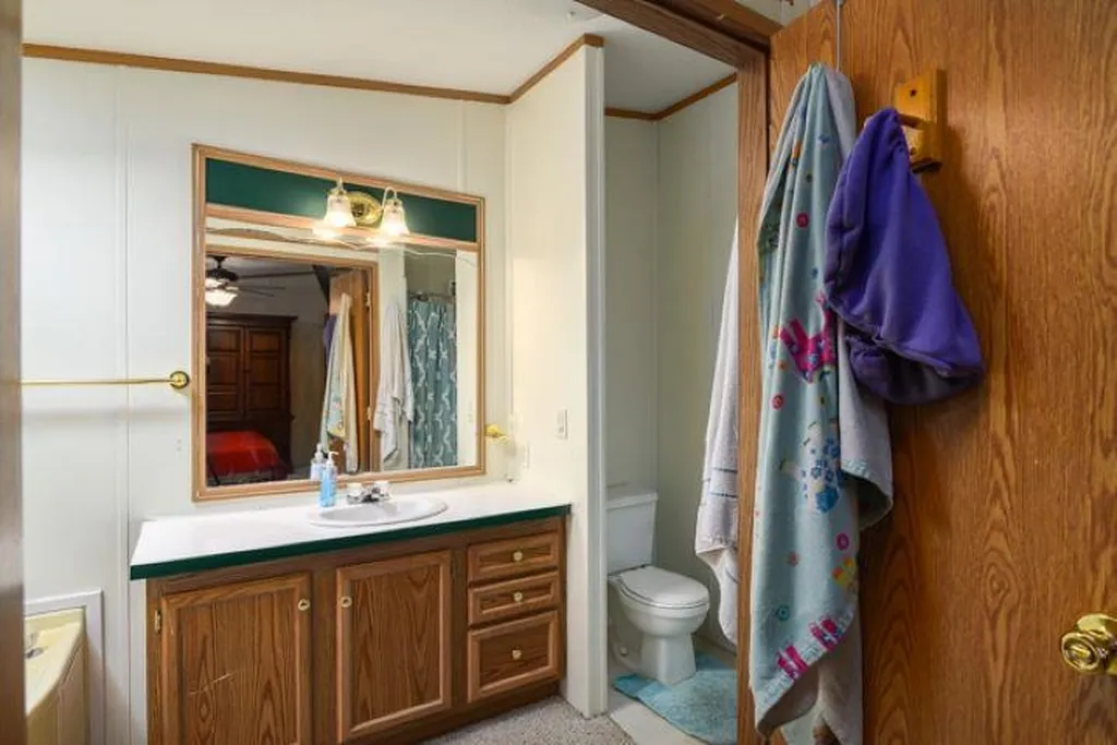 20 Bartlett Street Epping NH 03042