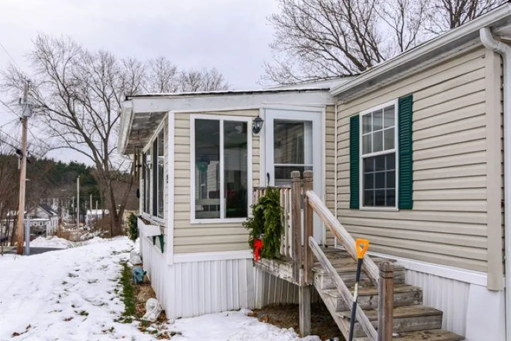 20 Bartlett Street Epping NH 03042