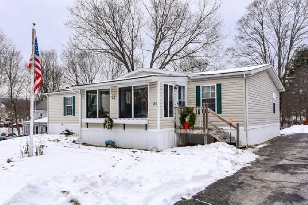 20 Bartlett Street Epping NH 03042