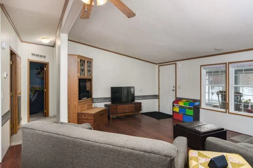 20 Bartlett Street Epping NH 03042
