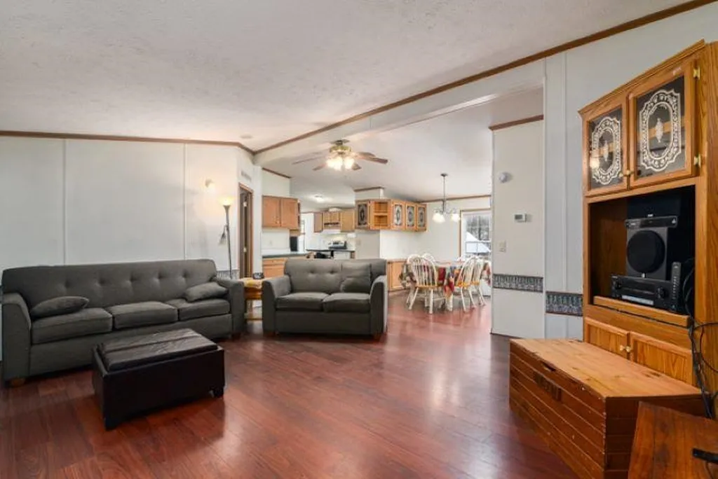 20 Bartlett Street Epping NH 03042
