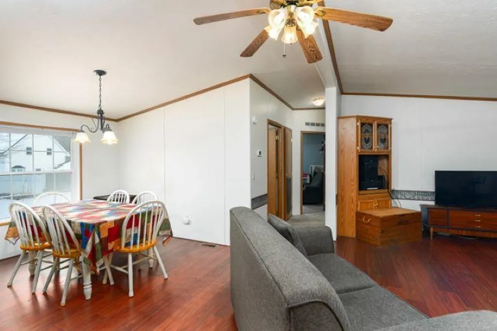 20 Bartlett Street Epping NH 03042