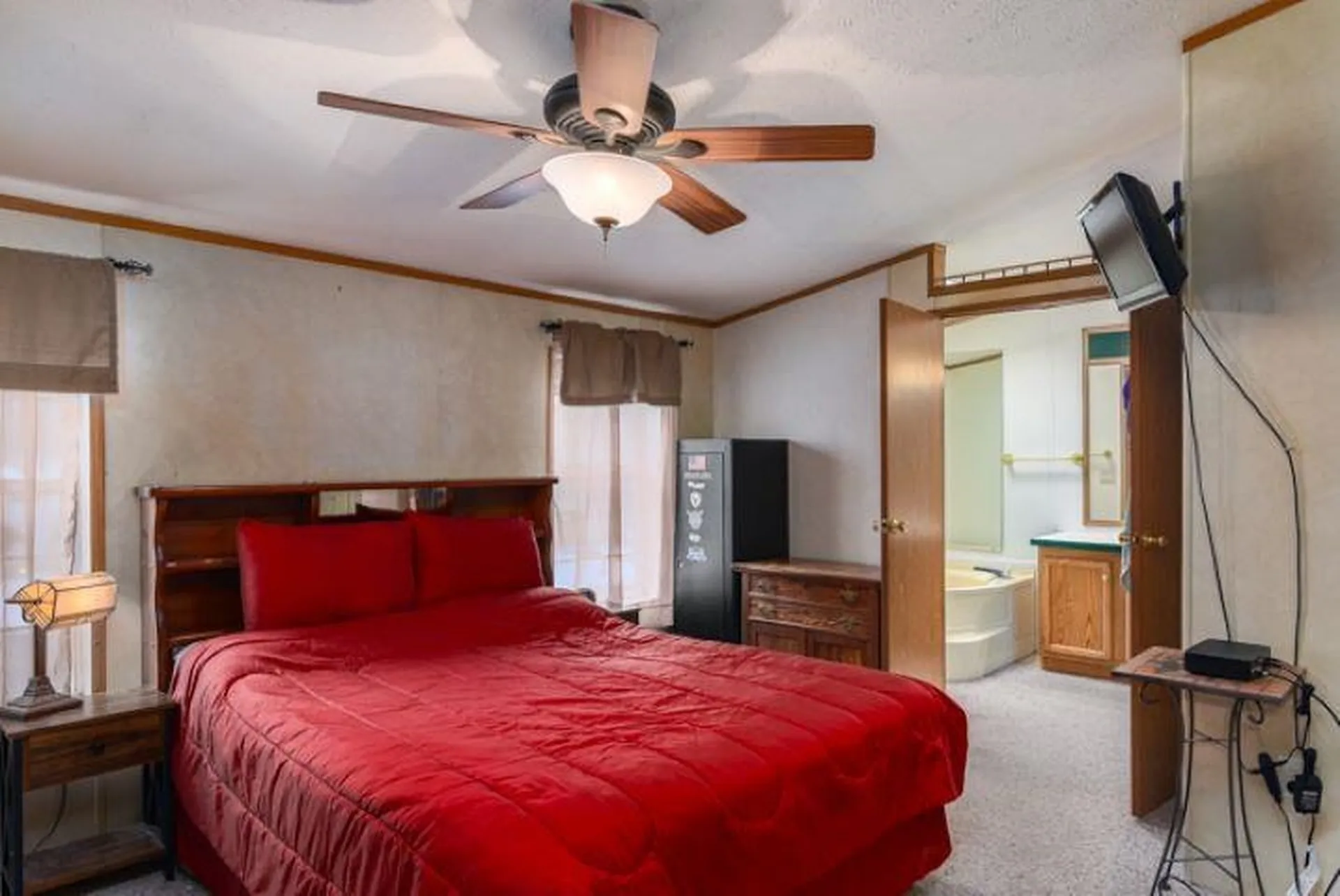 20 Bartlett Street Epping NH 03042