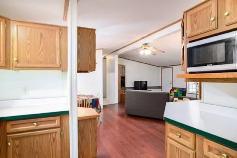 20 Bartlett Street Epping NH 03042