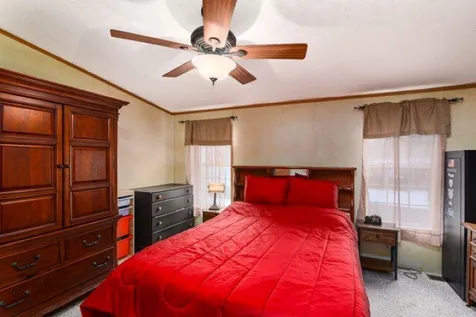 20 Bartlett Street Epping NH 03042