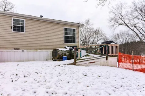 20 Bartlett Street Epping NH 03042