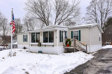 20 Bartlett Street Epping NH 03042