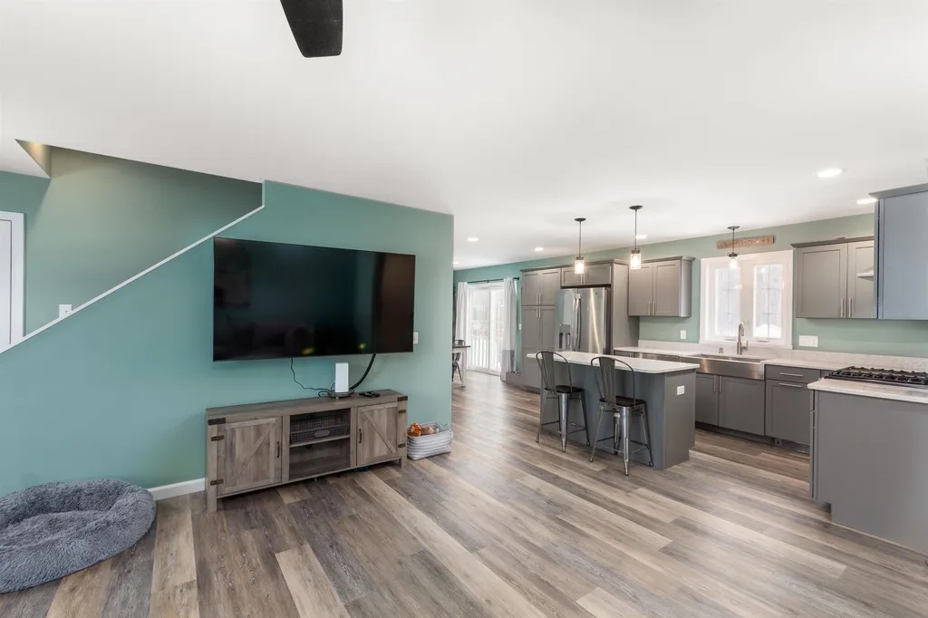 4 Hodgekins Place Grand Isle VT 05458