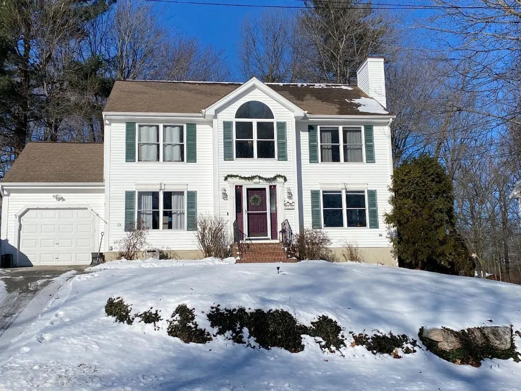 27 Tiffany Lane Manchester NH 03104