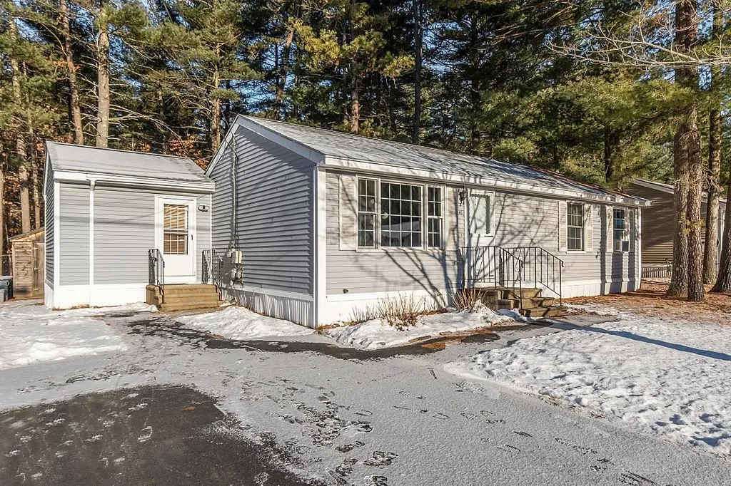 16 Delaware Road Nashua NH 03062