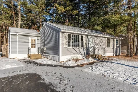 16 Delaware Road Nashua NH 03062