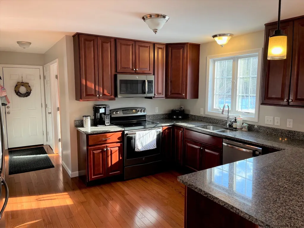 37 Collins Circle Rochester NH 03867