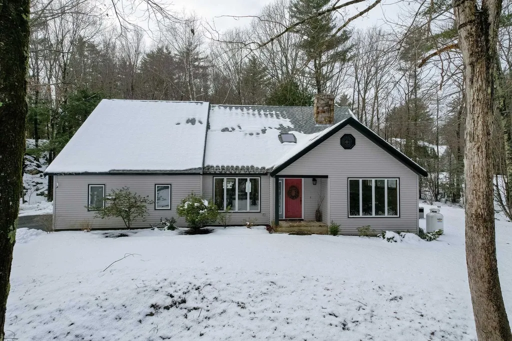 4 Ridgewood Drive Kingston NH 03848