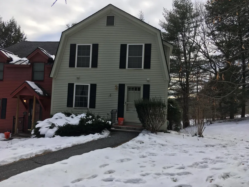 824 Hard Road Hartford VT 05059