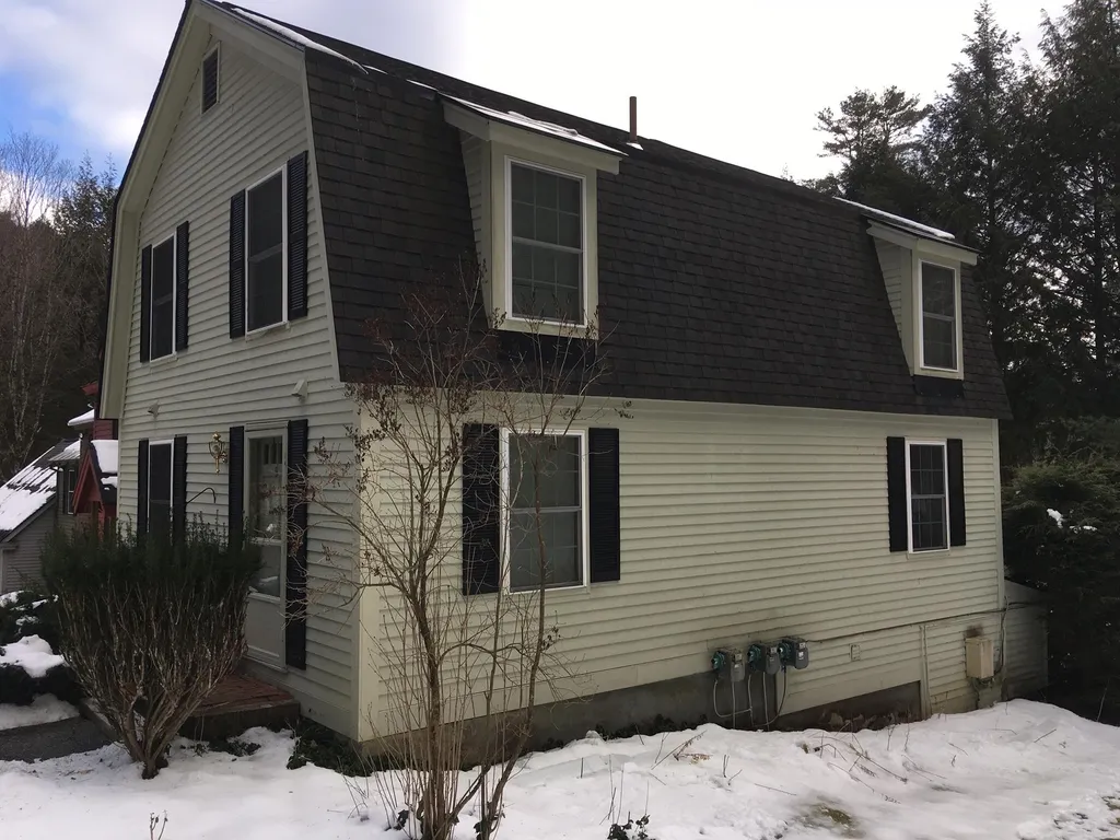 824 Hard Road Hartford VT 05059