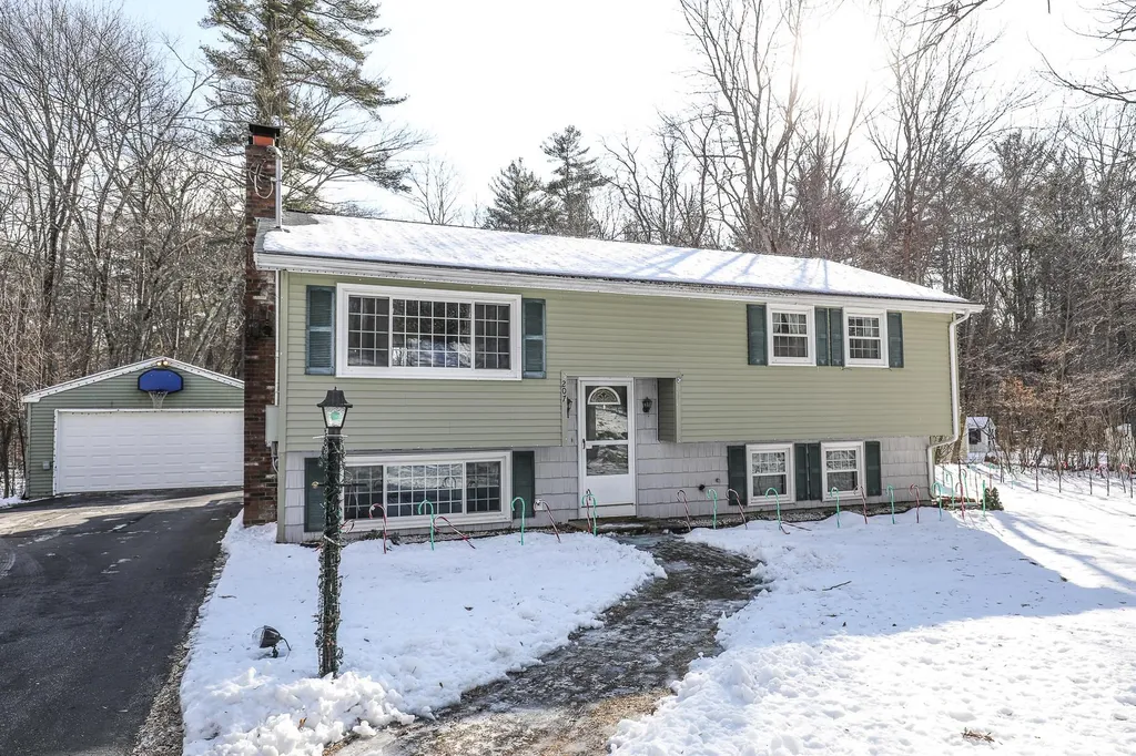 207 Rattlesnake Hill Road Auburn NH 03032