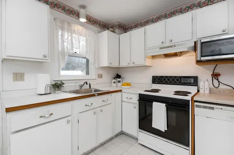 82 Pinecrest Drive Essex VT 05452