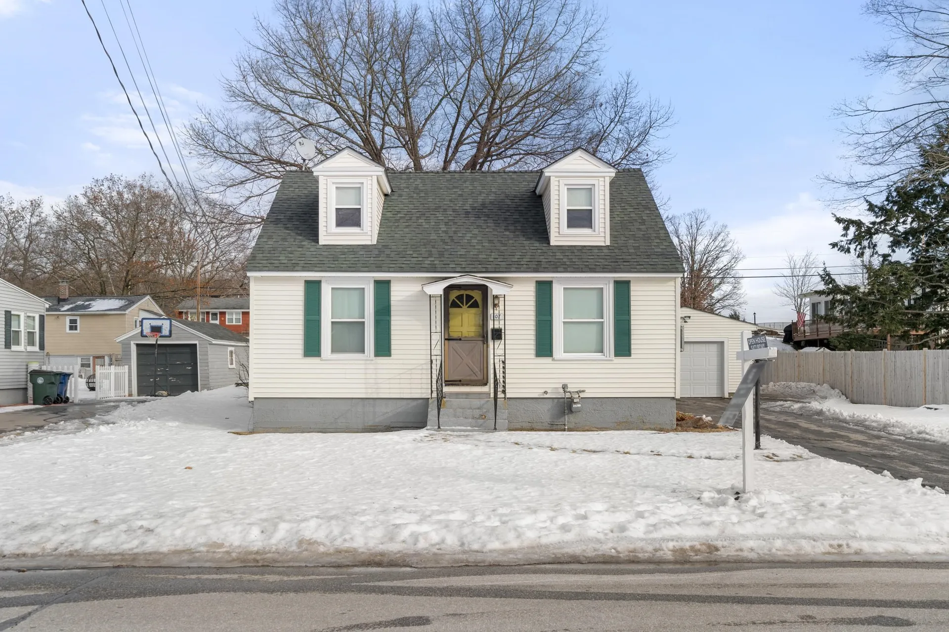 107 Upland Street Manchester NH 03102-2857