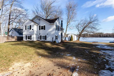 15 Maple Street Kingston NH 03848