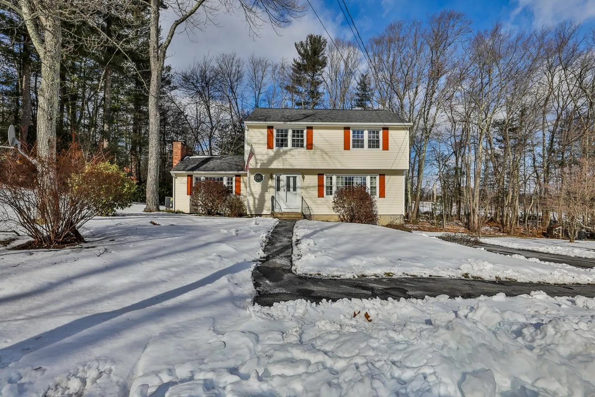 7 Sunshine Court Nashua NH 03063-4