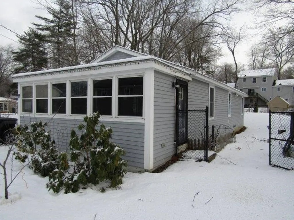 9 Gena Avenue Derry NH 03038