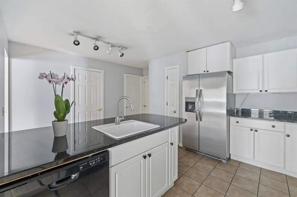 23 Pleasant Street Lebanon NH 03784