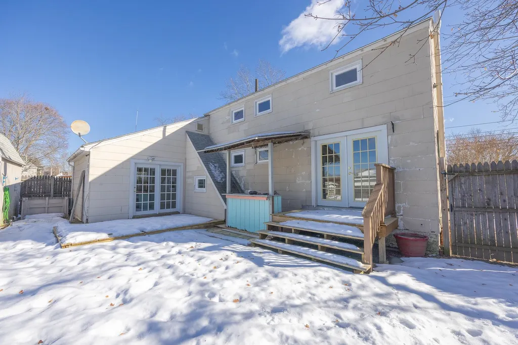 81 Washington Street Rochester NH 03867