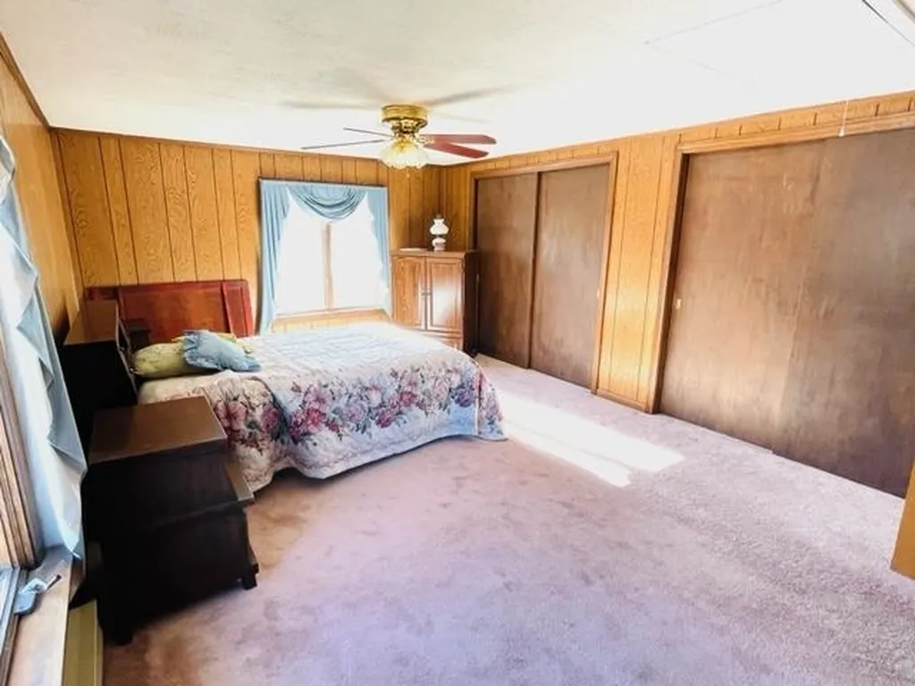 32 Main Street Raymond NH 03077